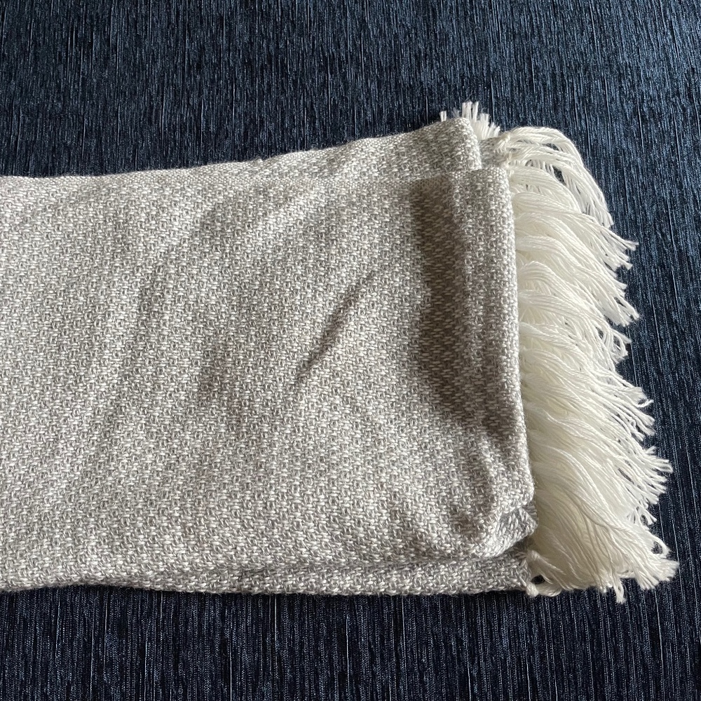 Pedsa Alpaca gray and white fringe scarf. Made in Peru